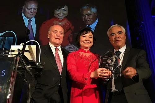 Nick Út được trao giải Thành tựu trọn đời