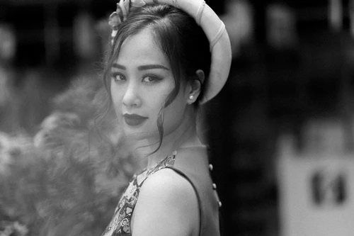 Hà Thúy Anh dịu dàng với áo yếm, áo dài cách tân