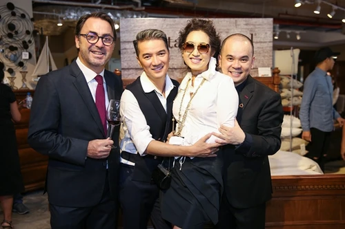 Đông đảo "sao" Việt chúc mừng người bạn thân trong giới nghệ sĩ