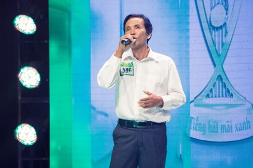 Tiếng hát mãi xanh: Anh nông dân gây "sốt" khi hát "hit" của danh ca Chế Linh