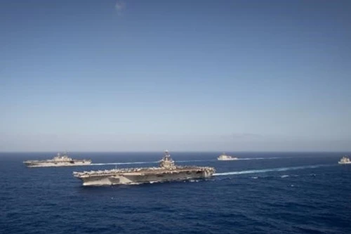 [ẢNH Hàng không mẫu hạm, tuần dương và khu trục Mỹ trên Biển Đông