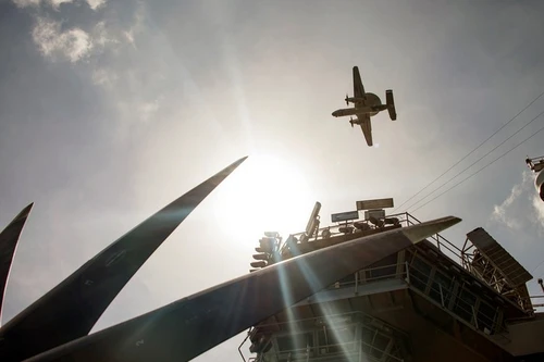 [ẢNH] ‘Thần ưng’ E2- phân nửa sức mạnh của tàu sân bay Mỹ