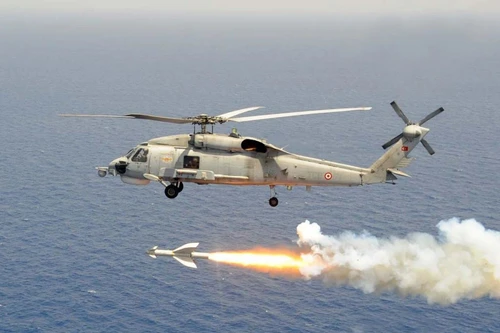 [ẢNH] Trực thăng săn ngầm đáng sợ MH-60R Sea Hawk của tàu sân bay Mỹ