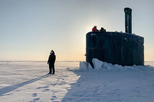 [ẢNH] Uy lực của tàu ngầm hạt nhân Mỹ vừa đội băng trồi lên ở Bắc Băng Dương