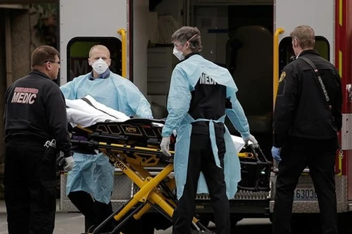 [ẢNH] Mỹ vượt Trung Quốc thành vùng dịch Covid-19 lớn nhất thế giới như thế nào?