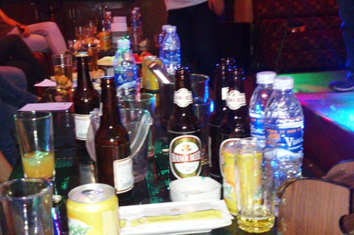 Bộ Y tế đề xuất cấm bán rượu bia tại quán karaoke cho người dưới 18 tuổi