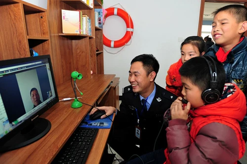 Ông bố cảnh sát có 39 đứa con