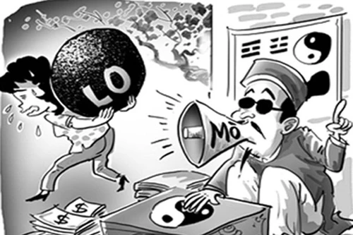 Thầy bói hốt bạc mùa lễ hội