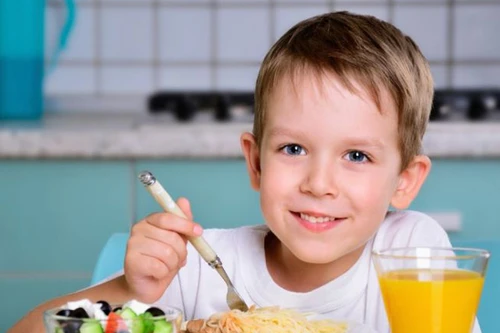 Trẻ ăn chậm chống béo phì