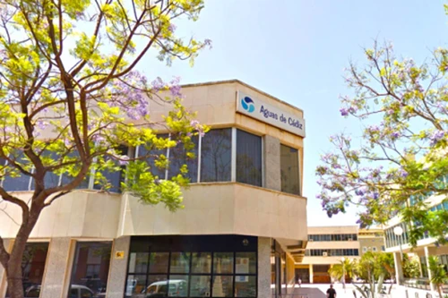 Không làm việc vẫn hưởng lương