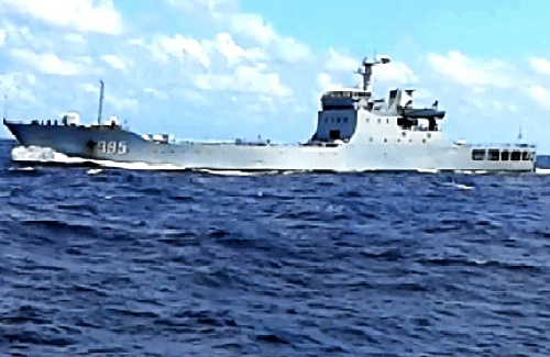 Phản đối việc tàu chiến Trung Quốc ngăn cản tàu tiếp tế Việt Nam trên Biển Đông