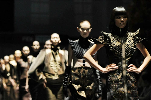 Thành viên Hiệp hội thời trang cao cấp Paris lần đầu tiên trình diễn BST tại Việt Nam