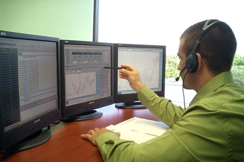 Nhà đầu tư nước ngoài được mua 100% cổ phần: Nguy cơ bị thâu tóm là có thật