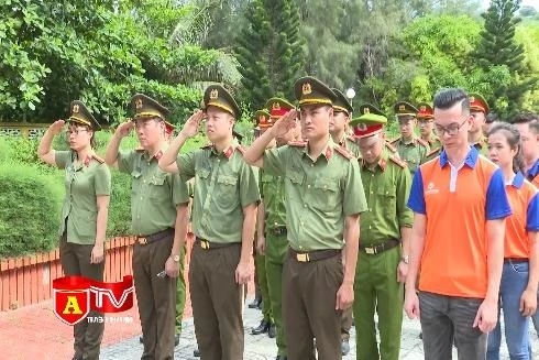 Hành trình nghĩa tình của tuổi trẻ Công an Thủ đô với đảo tiền tiêu Bạch Long Vỹ