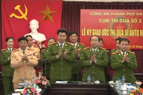 Cụm thi đua số 3 ký giao ước thi đua “Vì ANTQ năm 2015”