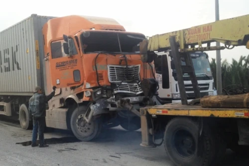 Tiếp tục xảy ra va chạm liên hoàn trên cầu Phú Mỹ