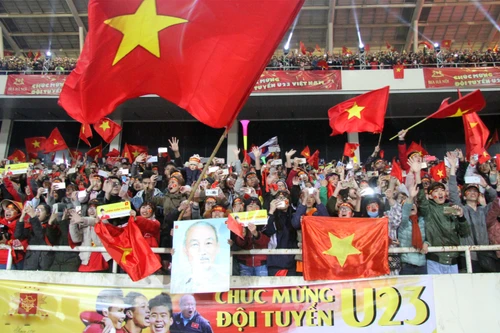 Sân Mỹ Đình chật ních người hò reo vinh danh U23 Việt Nam