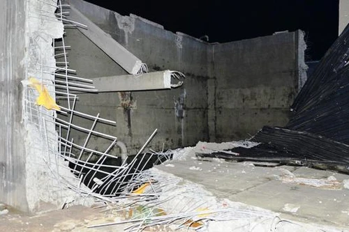 1.200m3 nước trong bồn tràn ra ngoài, nhiều người tháo chạy thoát thân