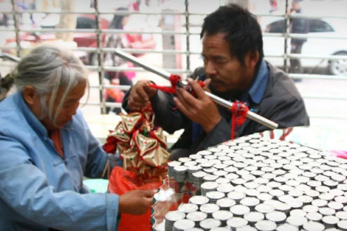 Trung Quốc: Nộp học phí cho con bằng hai bao tải tiền xu