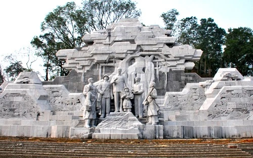 1.400 tỷ đồng xây dựng tượng đài "Bác Hồ và các đồng bào dân tộc Tây Bắc" là không đúng