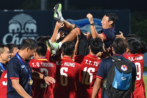 Khoảnh khắc vỡ òa khi U15 Việt Nam hạ Thái Lan để đăng quang Đông Nam Á