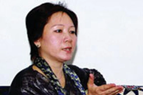 Bồng bềnh trong tranh nhưng rất mạnh mẽ