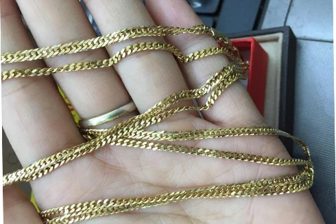 Chiếm đoạt dây chuyền vàng giả có phạm tội không?