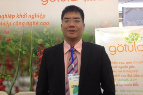 "Kẻ ngoại đạo" làm giàu từ trồng… cà chua công nghệ cao