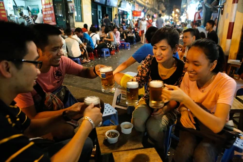 Hà Nội thí điểm cho phép nhà hàng quán bar được hoạt động sau 24h