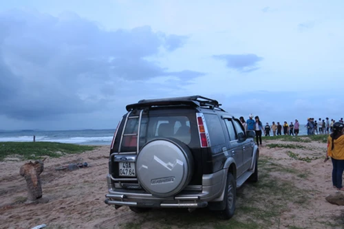 Tắm biển, hai người đàn ông chết đuối