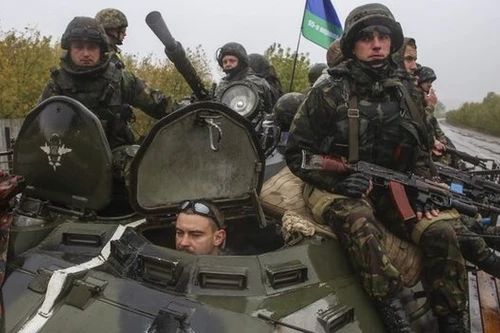 Ukraine đụng độ, EU tiếp tục giữ nguyên lệnh trừng phạt với Nga