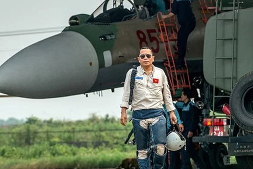 Rơi nước mắt bài thơ Đỗ Nhật Nam tặng con gái phi công Trần Quang Khải