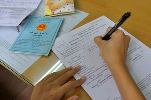 Hỏi về việc cấp lại sổ hộ khẩu và giấy khai sinh