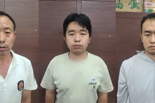 Triệt phá đường dây buôn bán các sản phẩm thể thao giả từ Trung Quốc về Việt Nam