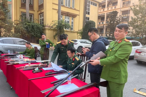 Quận Thanh Xuân thu hồi nhiều vũ khí, vật liệu nổ, công cụ hỗ trợ