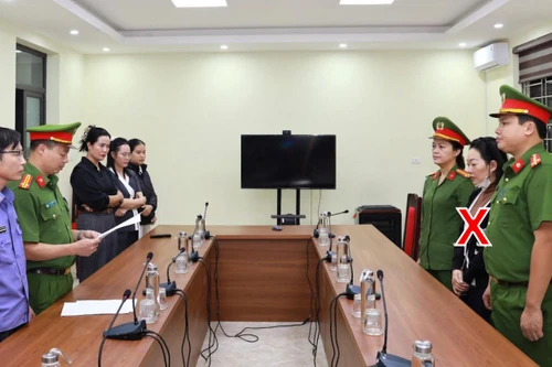 Bắt Hiệu trưởng và kế toán trường mầm non lập khống chứng từ