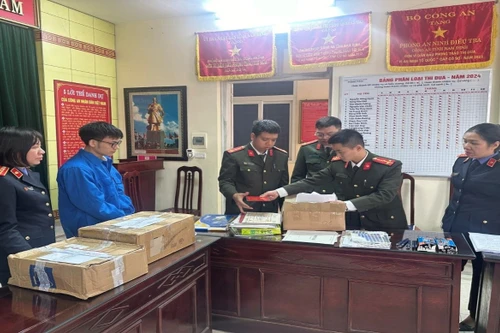 Triệt phá đường dây sản xuất, mua bán giấy tờ giả