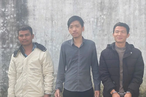 Khởi tố 3 người đàn ông mua bán, tàng trữ pháo nổ