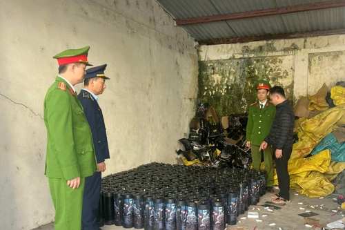 Nam thanh niên gom số lượng lớn 'khí cười' để... 'khởi nghiệp'