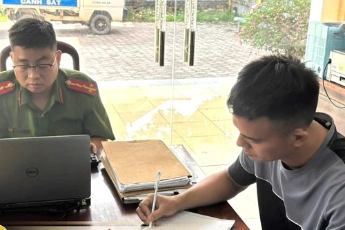 Bắt đối tượng cho vay lãi nặng, đánh bạc qua mạng internet