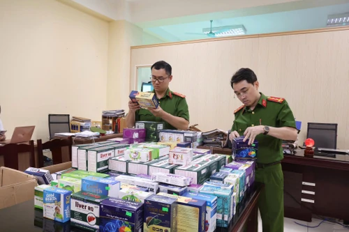 Hai giám đốc trong đường dây sản xuất hàng chục triệu viên thực phẩm chức năng giả