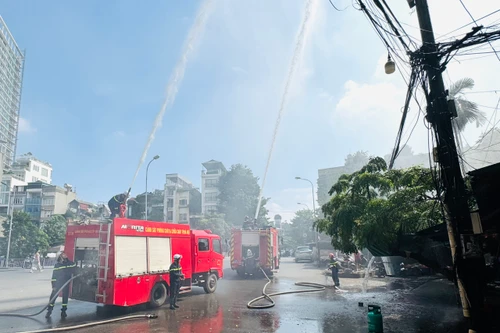Phường Kim Liên diễn tập phương án chữa cháy, cứu nạn tại chợ A12 Khương Thượng 