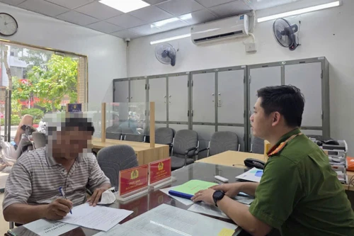 Công an phường Láng xử lý các vi phạm về trật tự đô thị trong thời gian diễn ra sự kiện A80