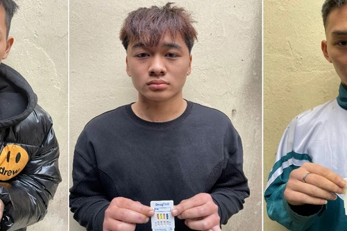 Ba đối tượng có hành vi mờ ám trong quán cắt tóc