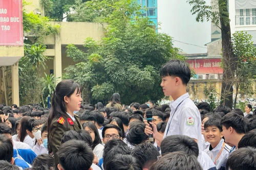 Giáo dục pháp luật cho hơn 800 học sinh Trường THPT Lê Quý Đôn