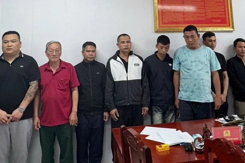 Khởi tố 12 đối tượng trong đường dây khai thác cát trái phép quy mô lớn