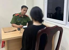 Nữ sinh tự quay clip nhạy cảm rồi bay vào TP. HCM vì nghĩ mình bị "bắt giữ online"