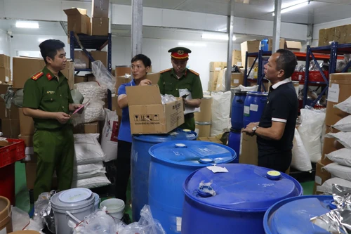 Khởi tố 2 nữ Giám đốc sản xuất, buôn bán thực phẩm chức năng giả quy mô lớn