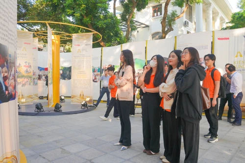 Khai mạc triển lãm "Hành động vì Cộng đồng 2025" 