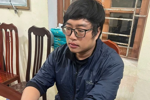 Mời mua bảo hiểm xe ô tô... rồi chiếm đoạt